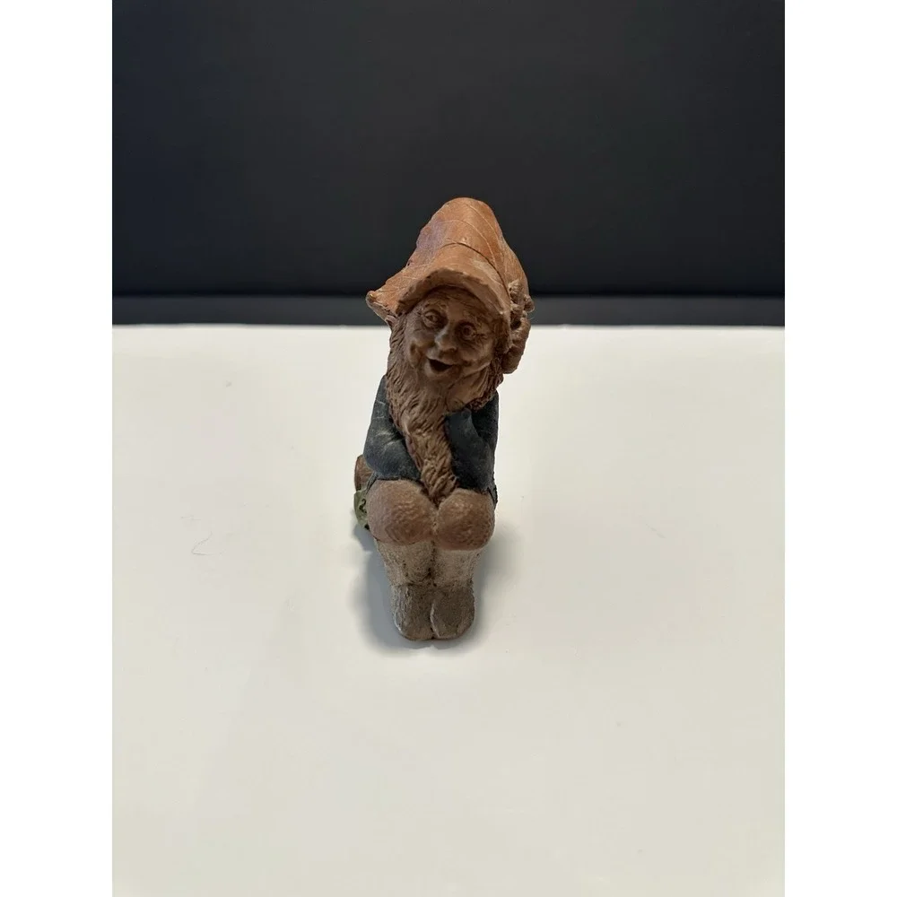Corky Fantasy Gnome Figurine Sitting on Log Leaf Hat 1990 #25 Tom Clark